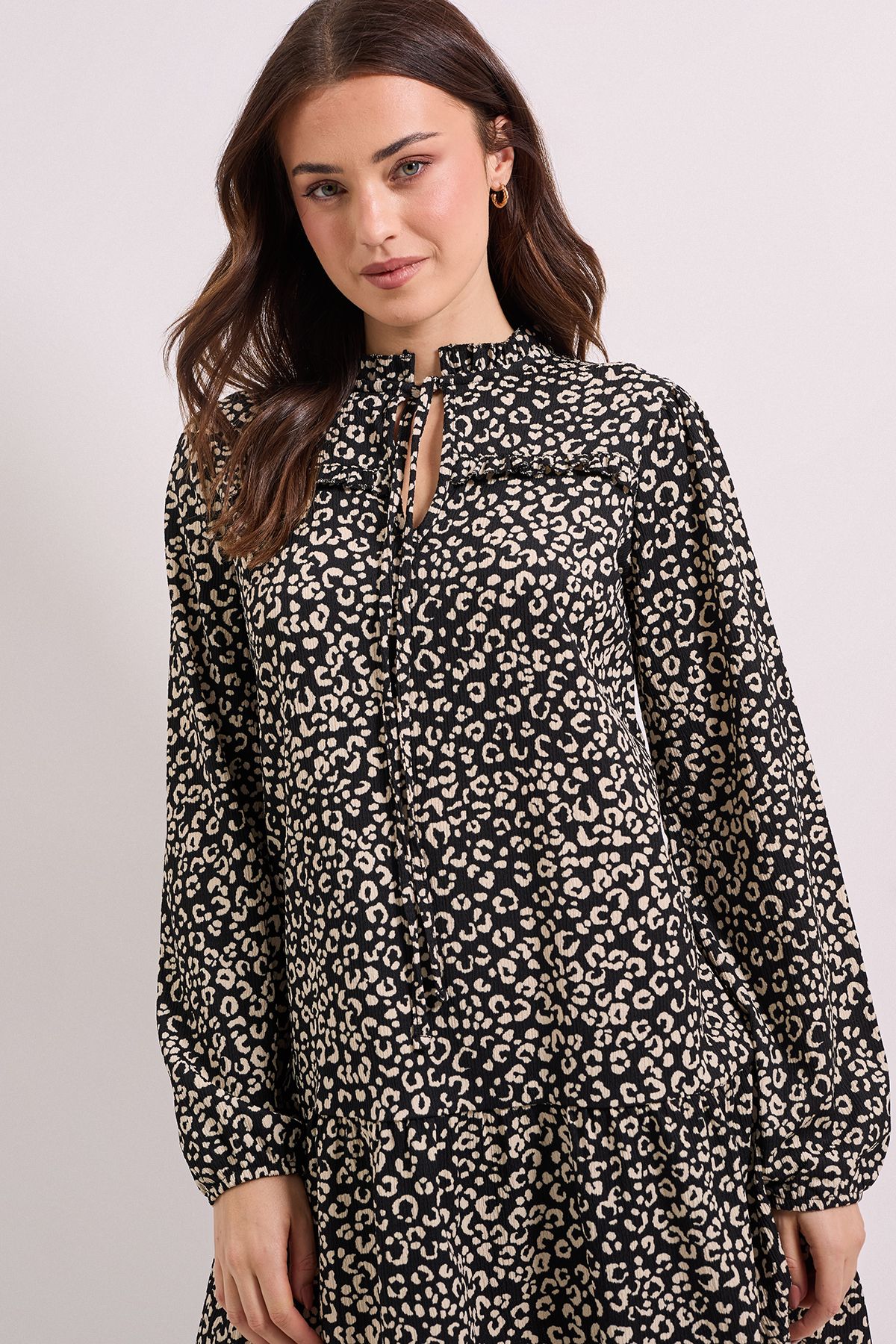 Dorothy Perkins Mono Floral Tie Neck Tiered Smock Jersey Mini Dress Mono image 4