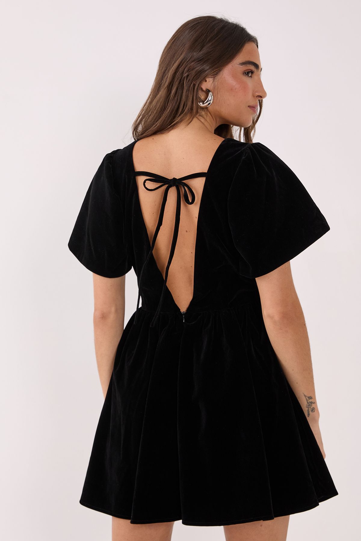 NastyGal Velvet Puff Sleeve Plunge Skater Mini Dress Black image 2