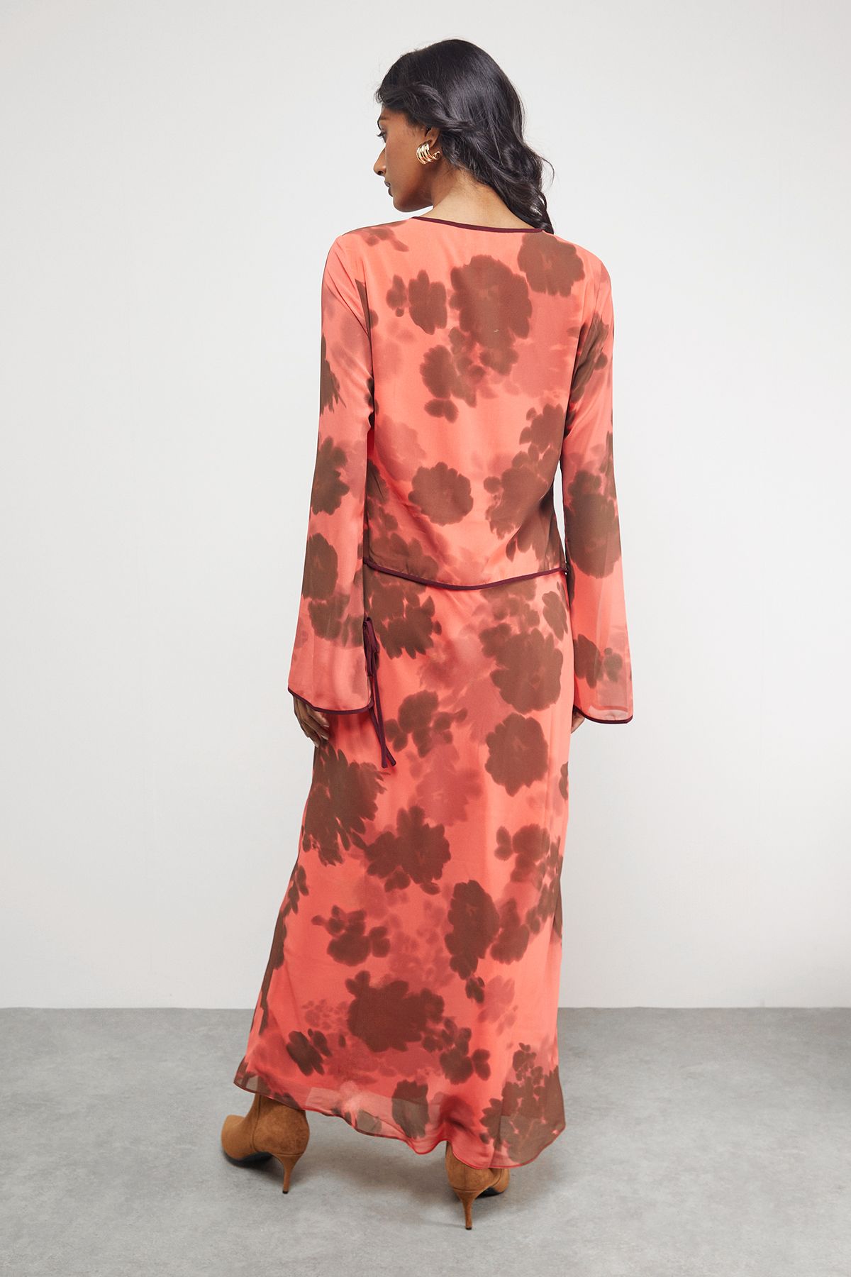 Warehouse Georgette Tie Front Keyhole Tie Cuff Midi Dress Red image 3