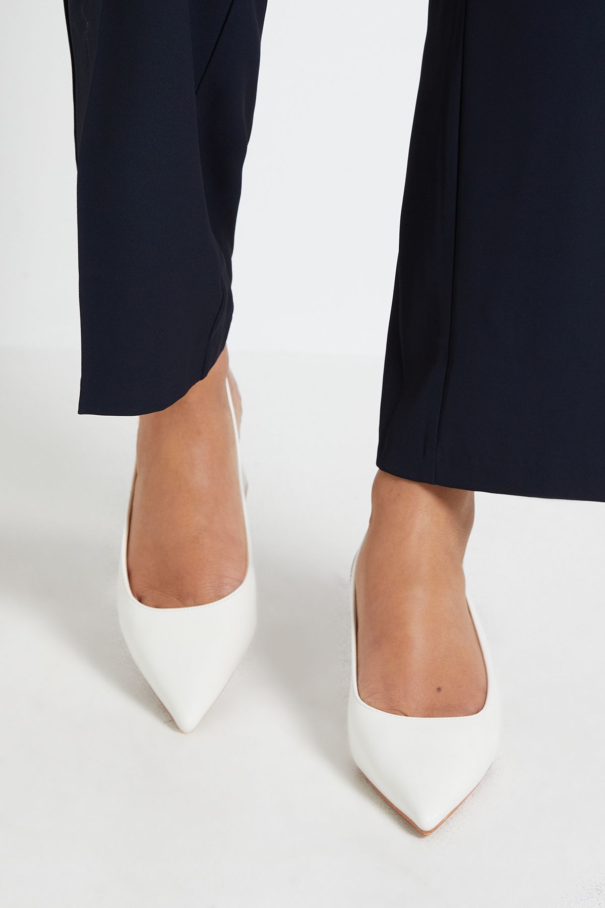 Dorothy Perkins Patricia Faux Leather Slingback Medium Block Heel Court Shoes White image 2