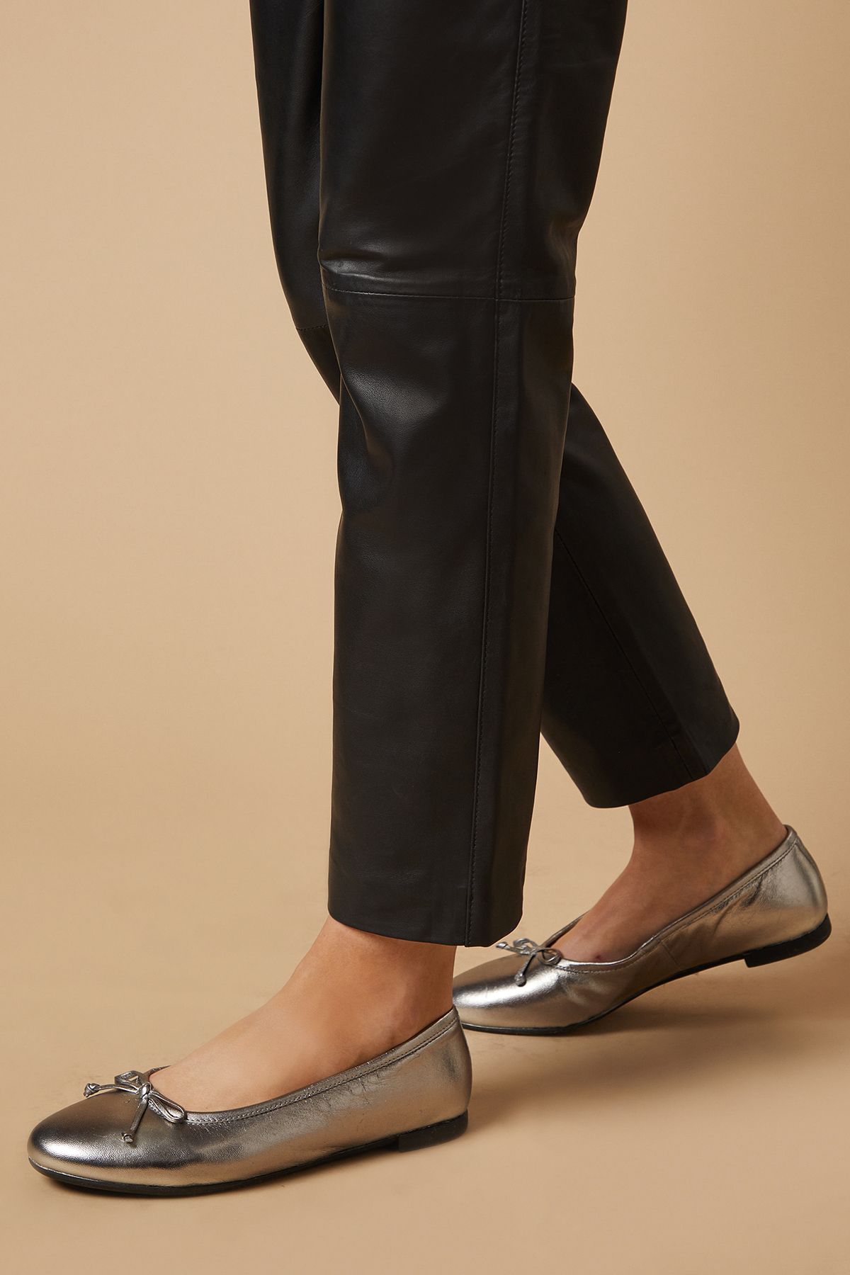 Oasis Blythe Real Leather Round Toe Ballet Pumps Pewter image 2