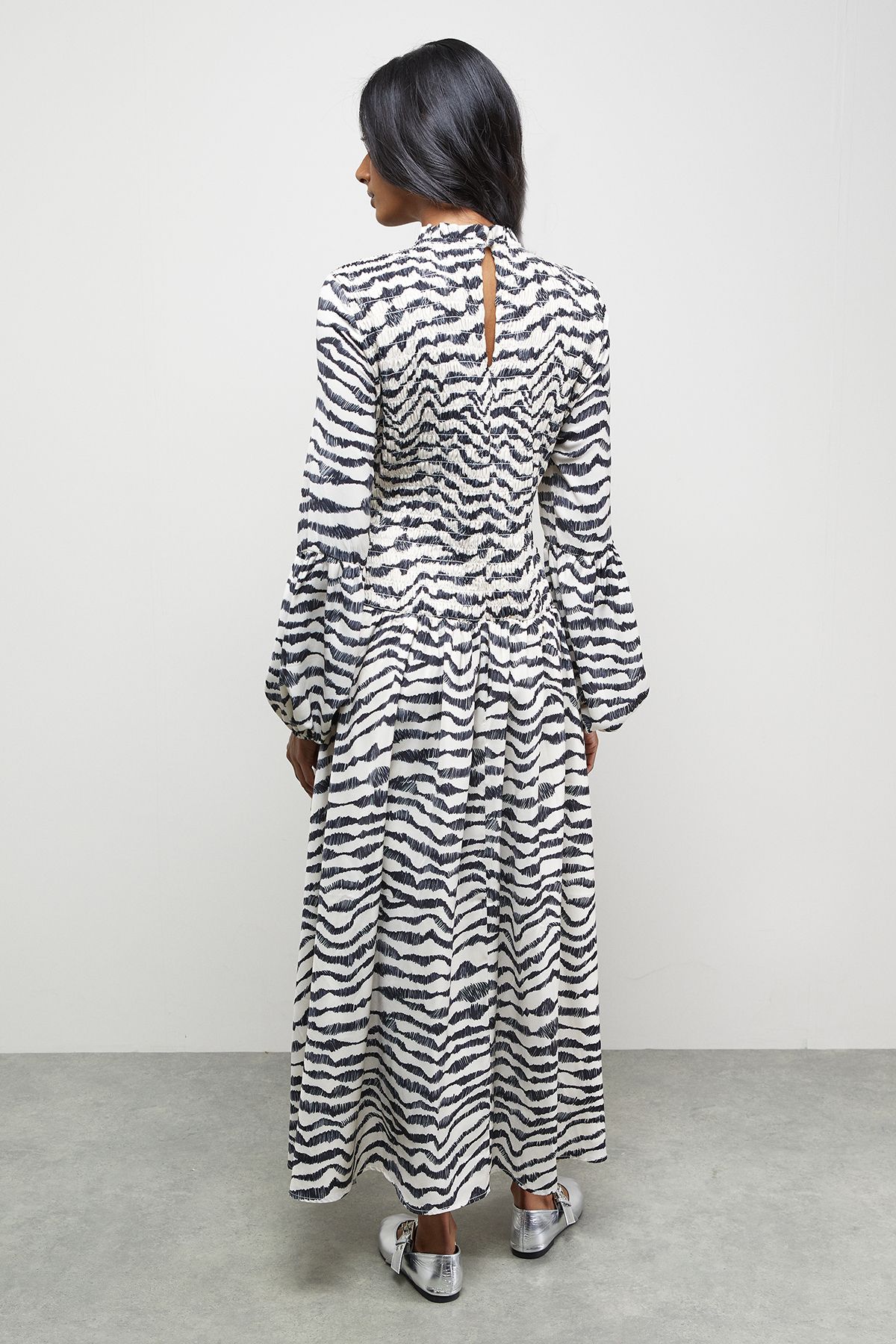 Warehouse Satin Shirred Bodice Balloon Sleeve Midi Dress Mono image 3