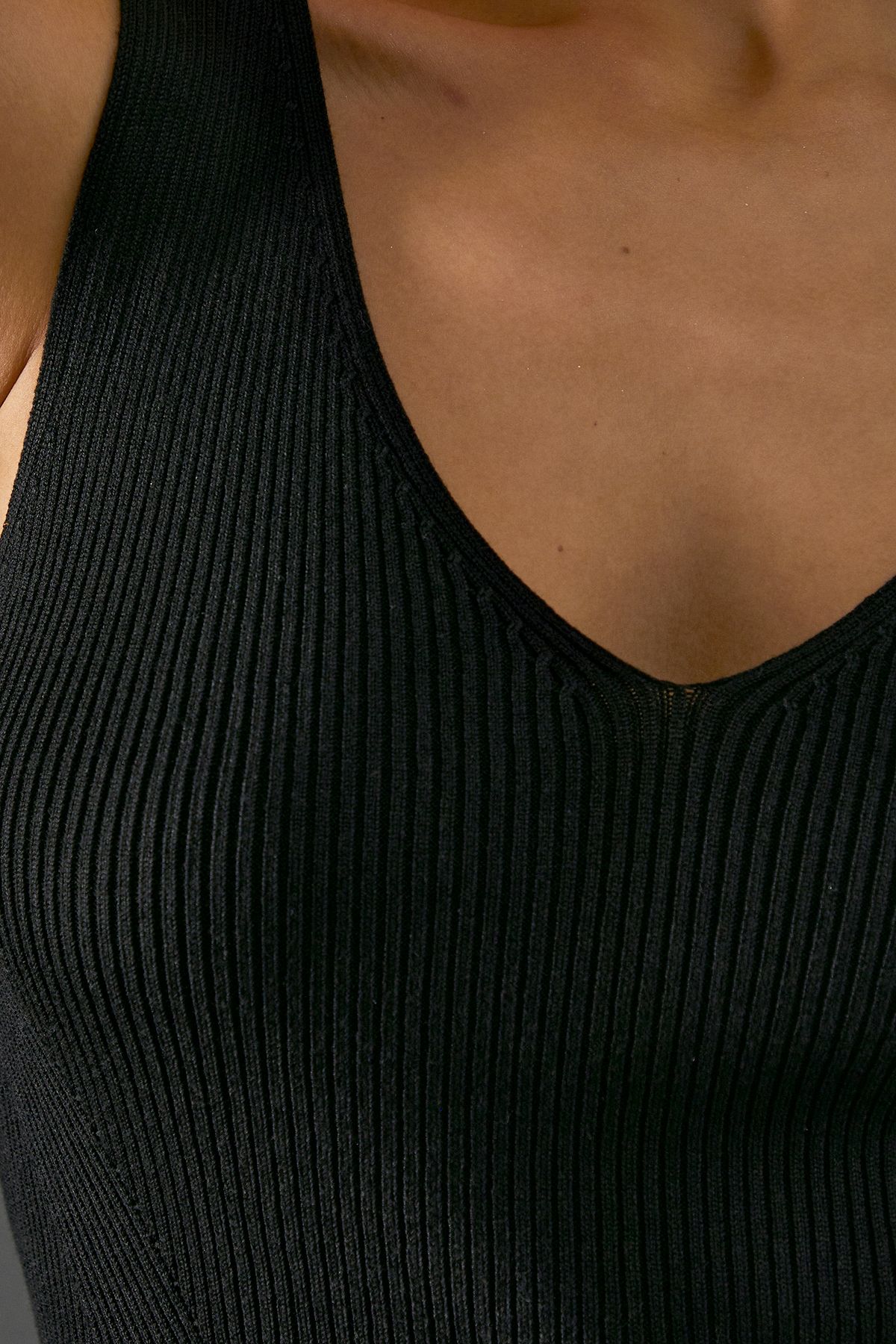 Warehouse Sleeveless Fringed Vest Black image 5