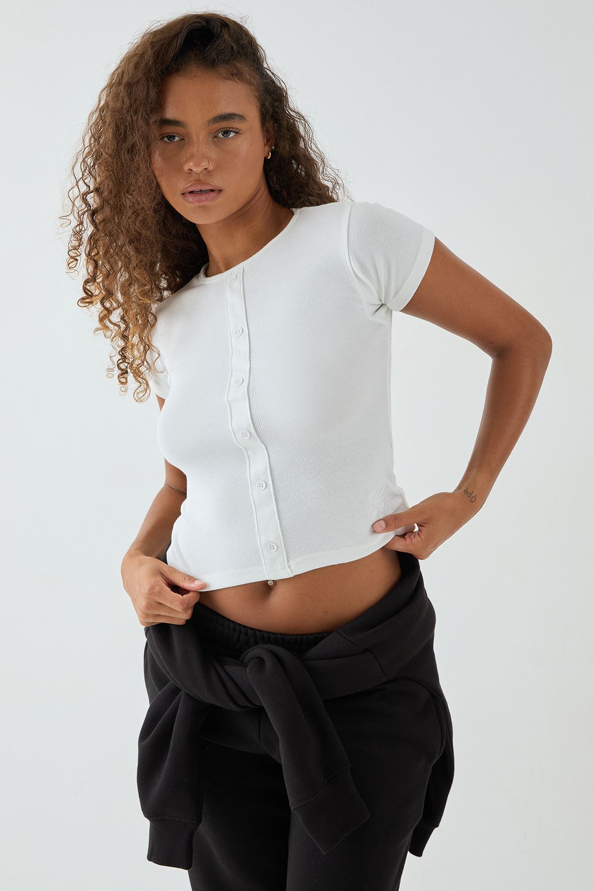 DSGN Studio DSGN Studio Square Script Embroidered Rib Fitted Button Through Top White image 4