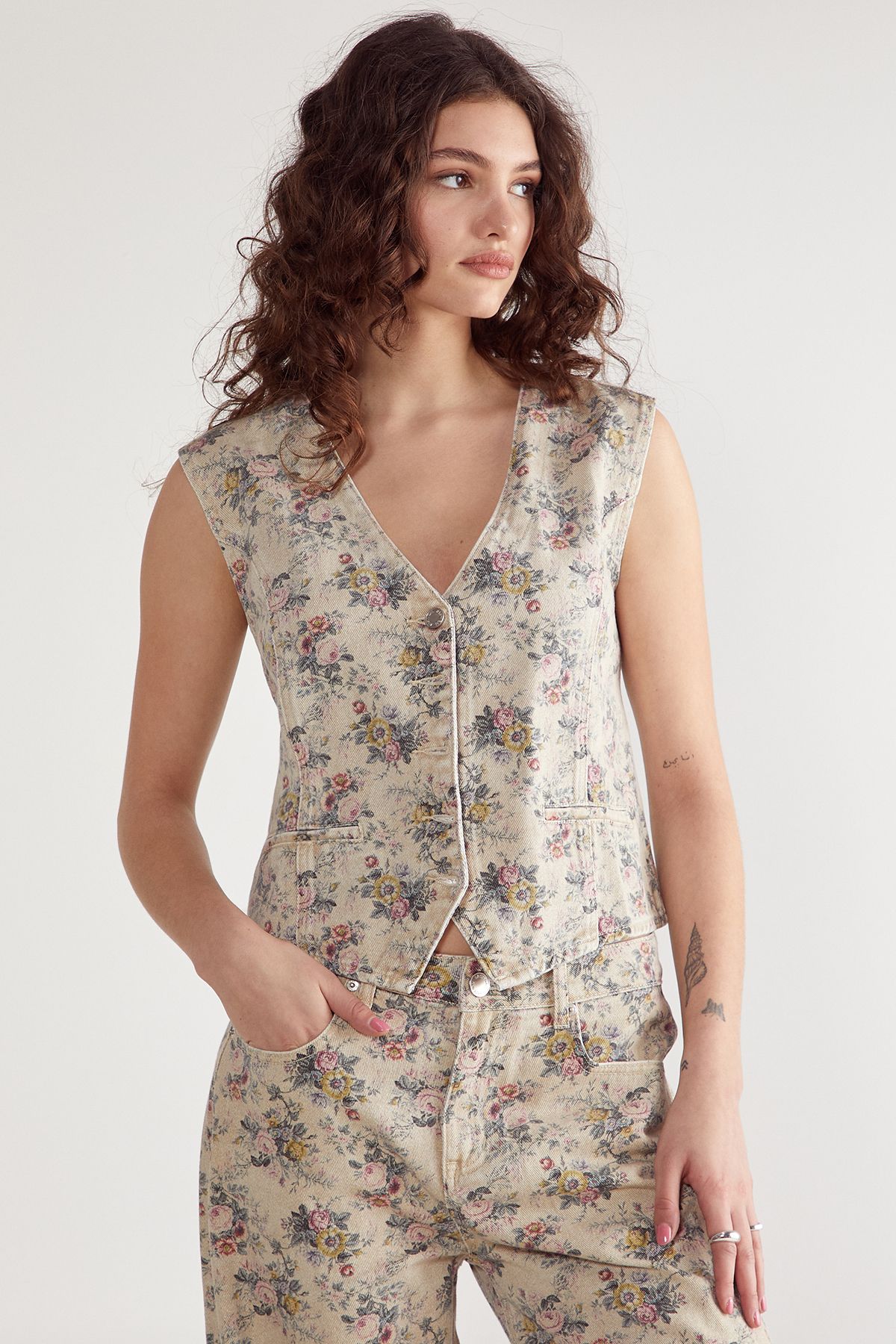 NastyGal Floral Printed Denim Waistcoat Multi image 4