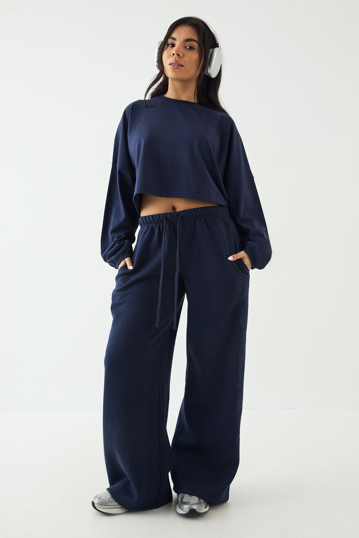 DSGN Studio DSGN Studio Sport Oversized Boxy Crop Long Sleeve T-Shirt Navy image 3