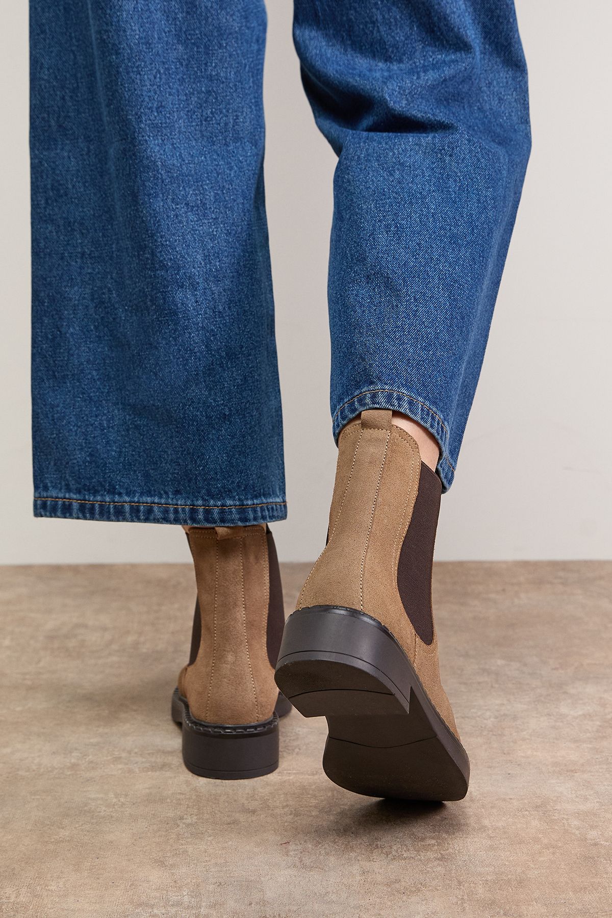 Oasis Betty Real Suede Chunky Chelsea Boots Taupe image 3