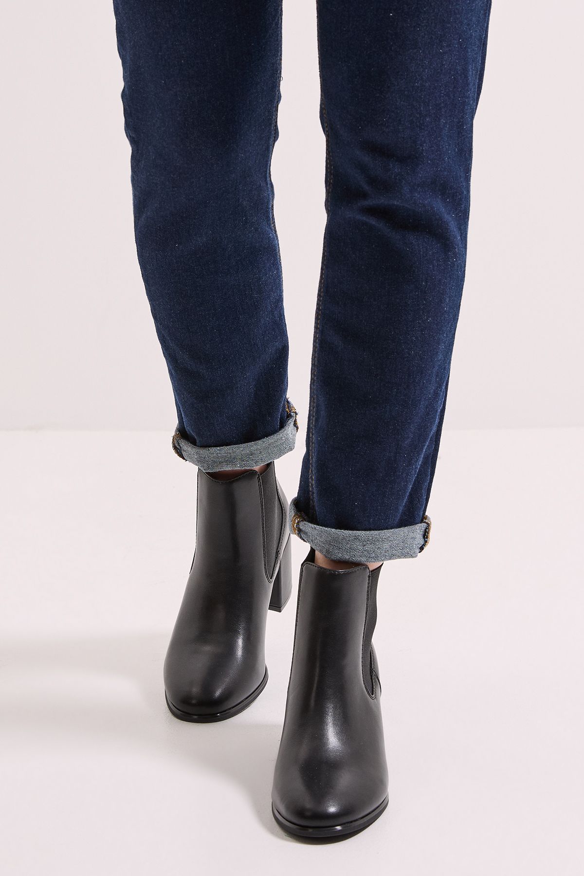 Dorothy Perkins Madam Medium Block Heel Chelsea Boots Black image 3