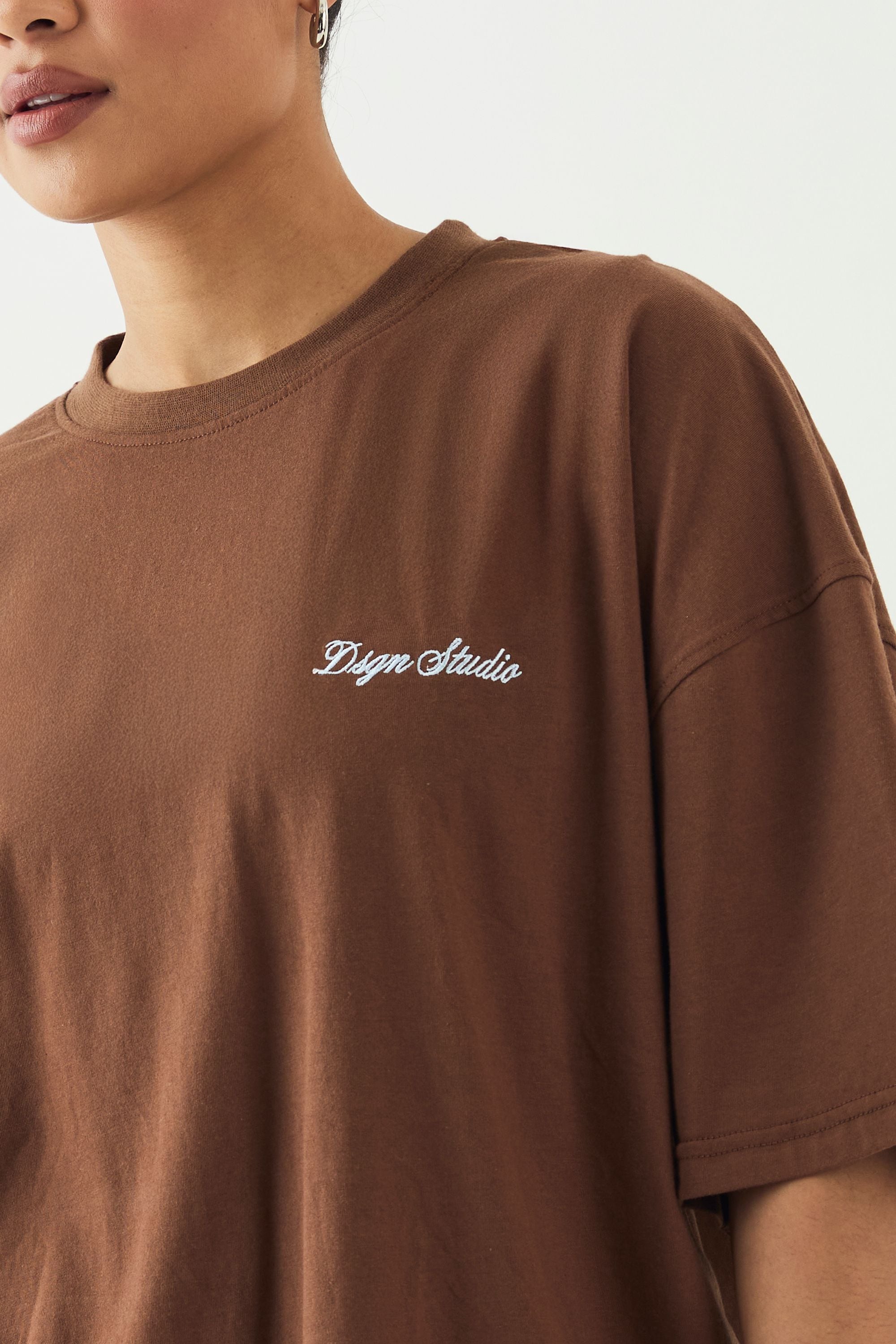 DSGN Studio DSGN Studio Script Embroidered Oversized T-Shirt Mocha image 4