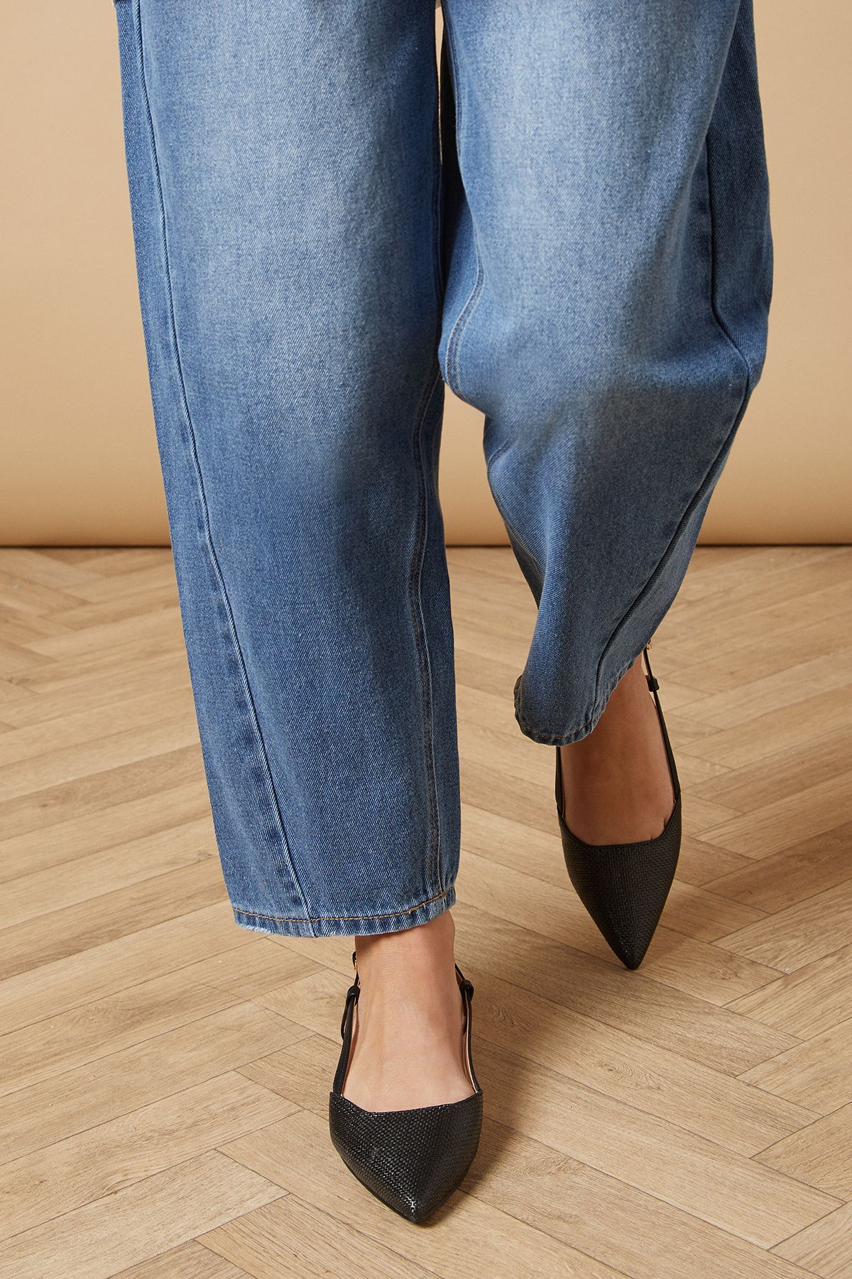 Oasis Isabeau Woven Slingback Low Block Heel Shoes Black image 2