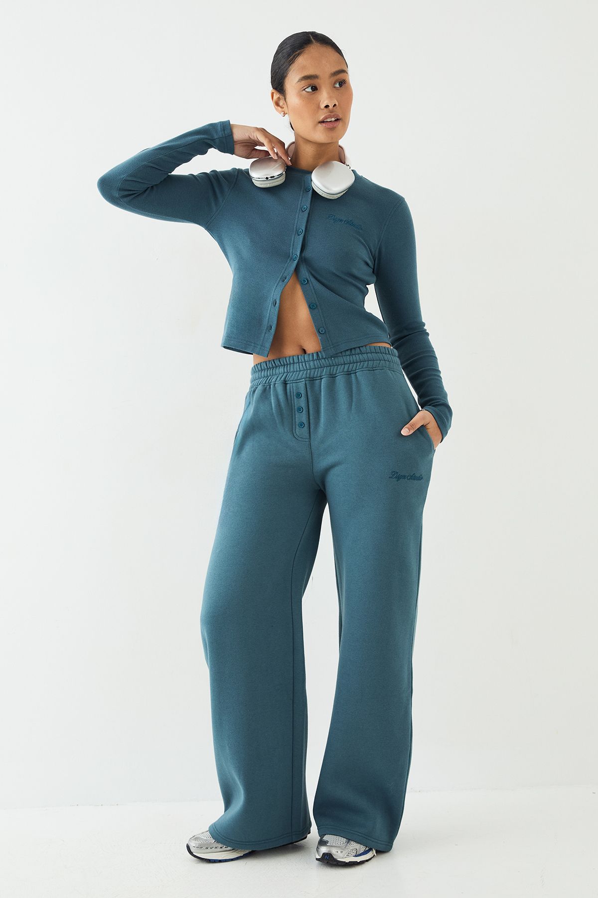 DSGN Studio DSGN Studio Embroidery Henley Jogger Teal image 3