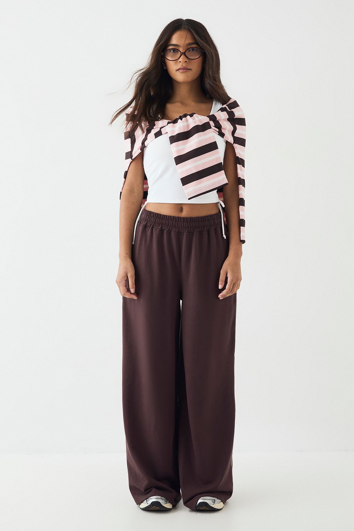 DSGN Studio DSGN Studio Piping Detail Mid Rise Wide Leg Jogger Chocolate image 5