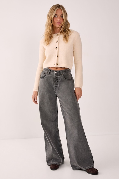 NastyGal Fitted Crew Neck Cardigan Cream