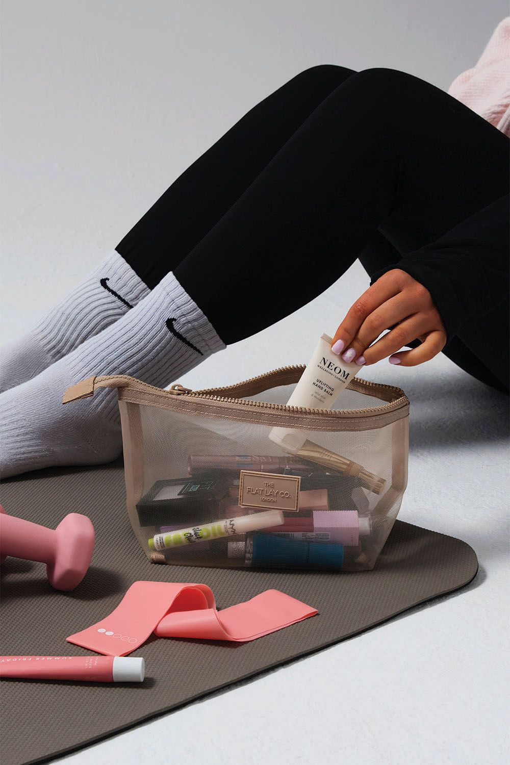 The Flat Lay Co Mesh Essential Makeup Pouch - Taupe Multi image 6