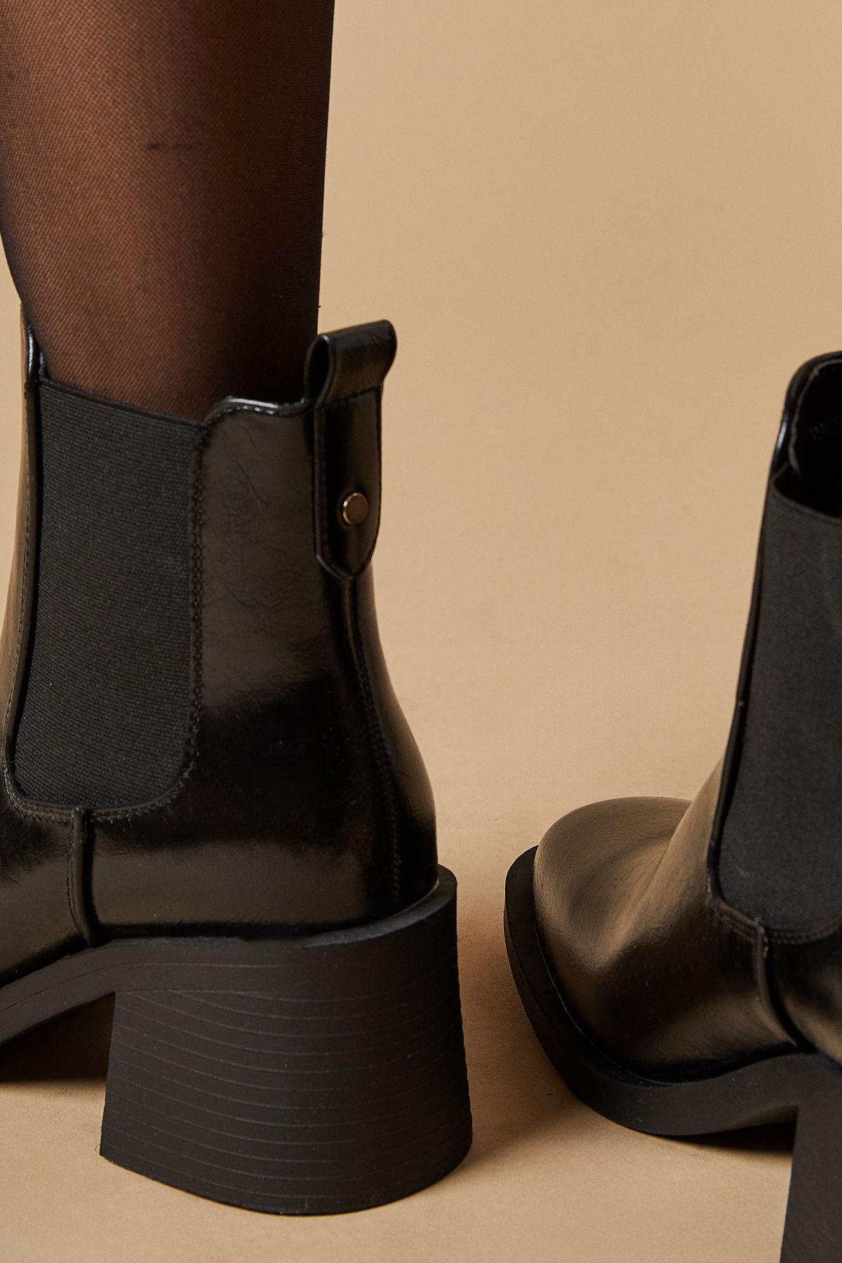 Oasis Eva High Shine Chunky Heel Chelsea Ankle Boot True Black image 4