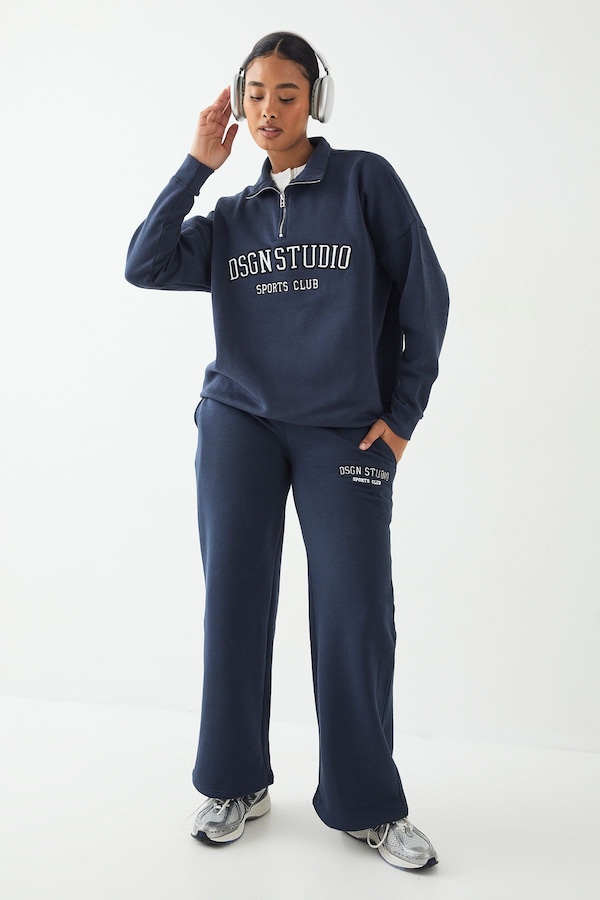 DSGN Studio DSGN Studio Applique Straight Leg Jogger Navy