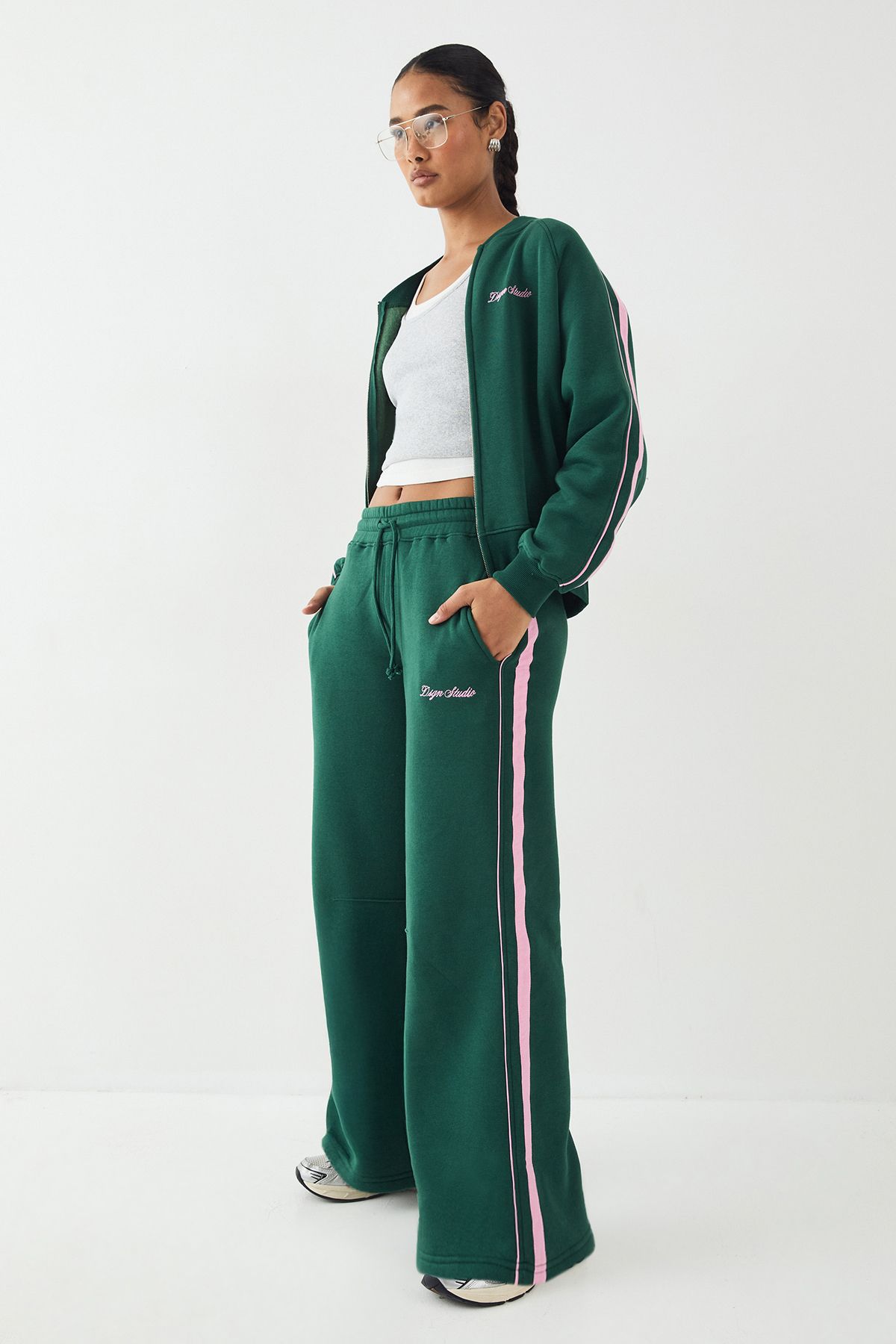 DSGN Studio DSGN Studio Embroidered Side Stripe Straight Leg Jogger Green