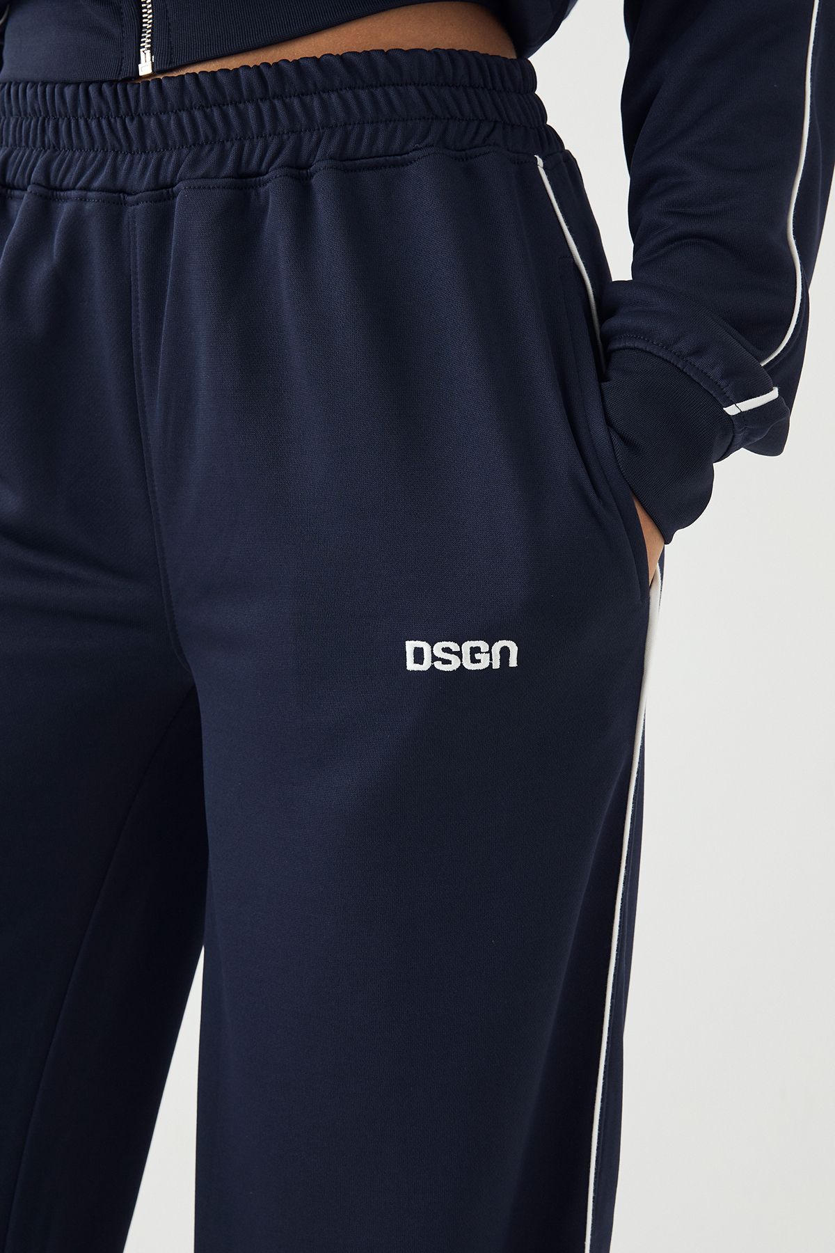 DSGN Studio DSGN Studio Tricot Piping Detail Straight Leg Jogger Navy image 4