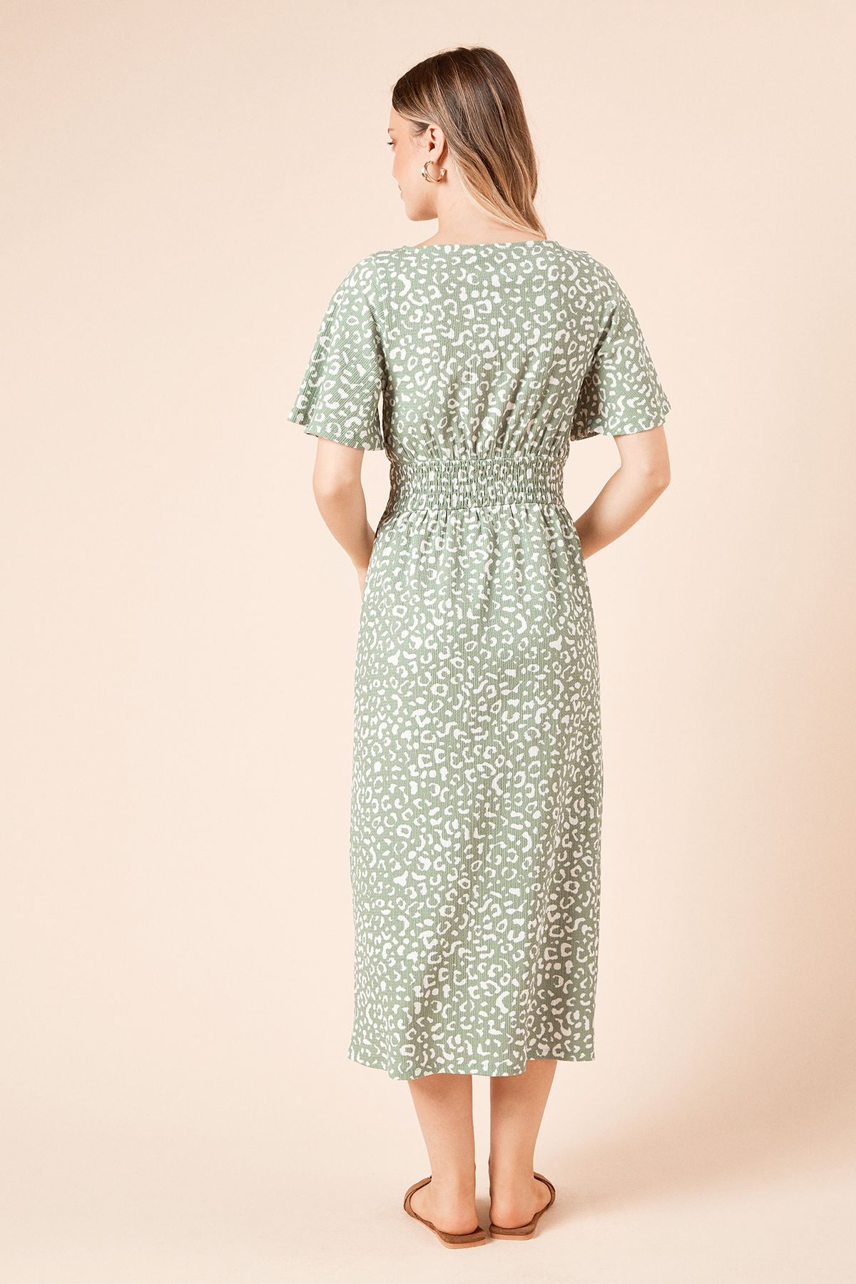 Dorothy Perkins Green Leopard Shirred Waist Short Sleeve Jersey Midi Dress Green image 4