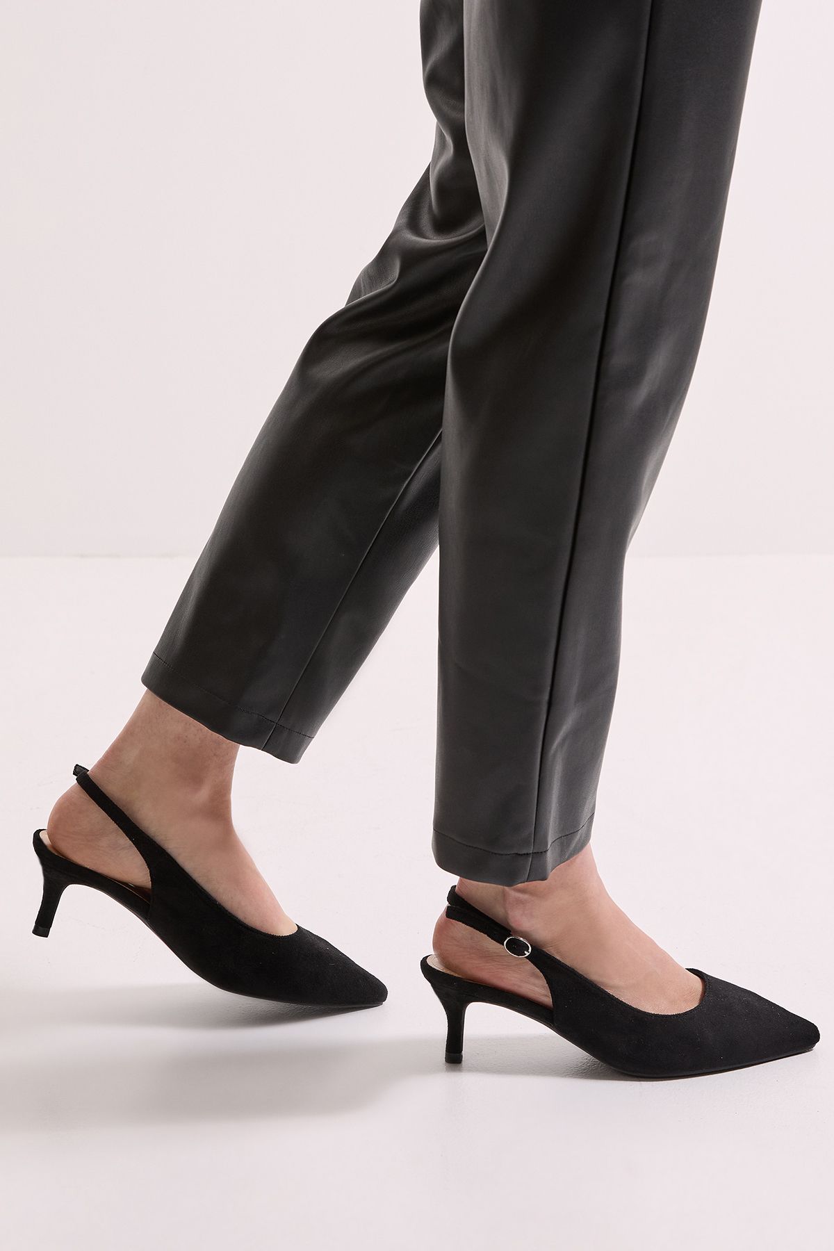 Dorothy Perkins Wide Fit Dova Slingback Kitten Heel Court Shoes Natural Black image 2