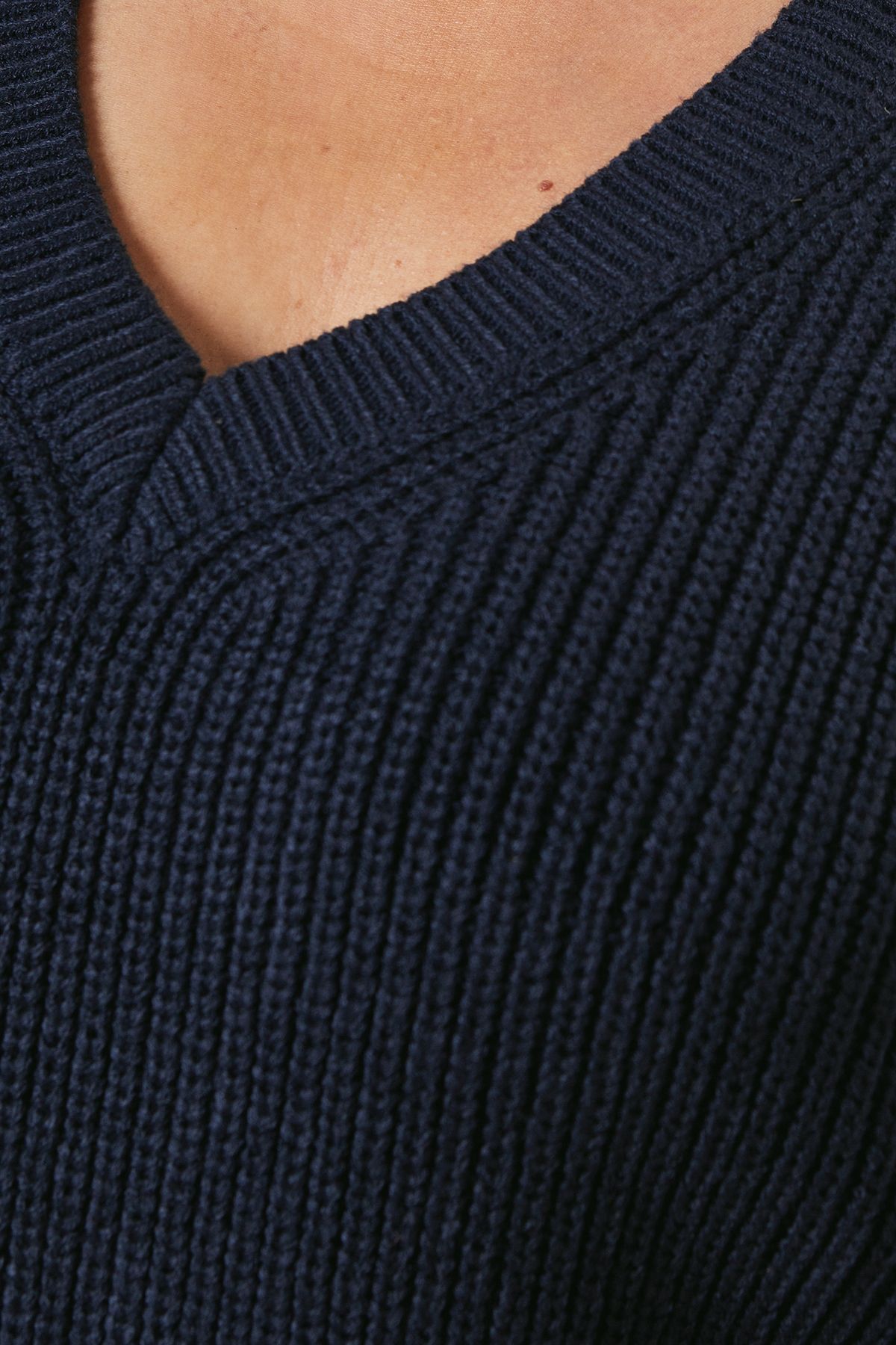 Dorothy Perkins Curve Ribbed V Neck Jumper Navy image 5
